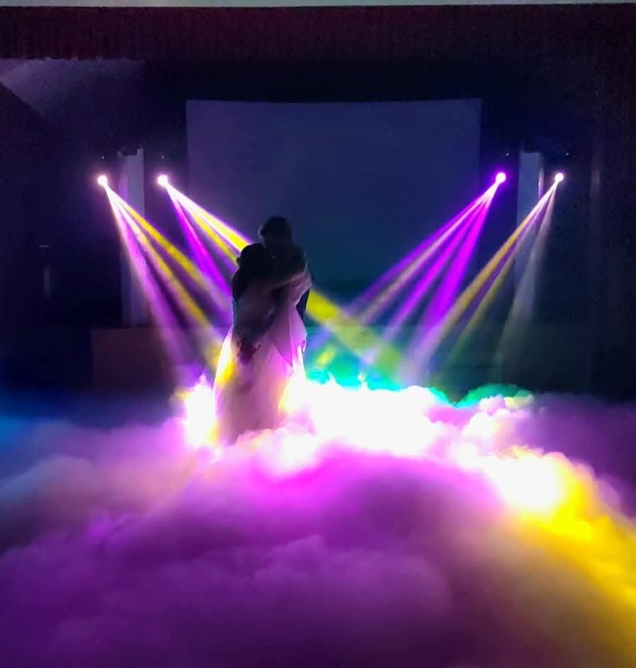 DJ animateur MG Events en pleine soirée de mariage dans un domaine breton